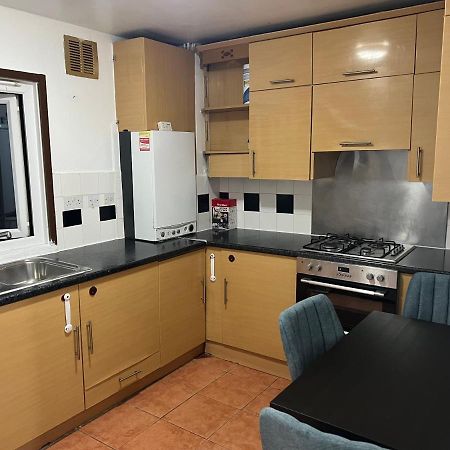 Cosy 2 Bedroom Flat Londra Exterior foto