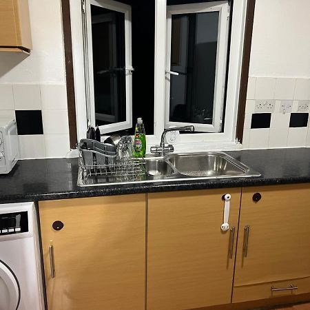 Cosy 2 Bedroom Flat Londra Exterior foto